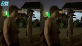 高圆圆夫妇带父母出游被偶遇，夫妻俩打扮朴素，大方和素人合影