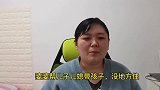 婆婆帮儿媳带孩子，房间不够住，跟亲家公睡一个房间，太尴尬了