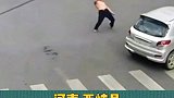 河南 男子街中心开车狂转16圈！并且下车打了套醉拳！醉驾 警察蜀黍