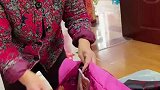 女子父母自备寿衣给她看，套得整整齐齐的泪目了