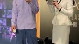 爱拍照的帅哥复出了！