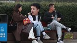 当被陌生姑娘喂薯片，有男生竟然主动张开了嘴