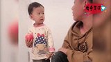 这孩子变脸比翻书还快，爸爸都一脸懵逼，小戏精
