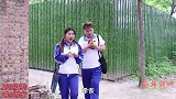 刘星上课偷吃零食，结果被小燕子老师罚扫厕所100年，过程搞笑