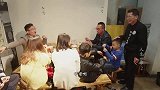 人生一串儿子把对父亲的仰慕，都画在了墙上