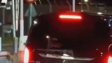 C罗乘车抵达哥本哈根机场。准备飞往马德里