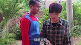 母亲带着傻儿子出去捡破烂，捡到一个包等失主，没想却等来了恩人