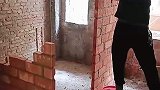 这墙怎么这样，该不会倒了吧