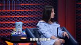 黄圣依点赞谐音梗被孩子话题触动，罗永浩犀利点评皮球！