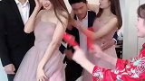 尴尬来得太快，伴郎还没有反应过来