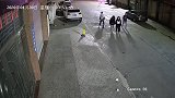 精神小伙：谁给灌的水泥？
