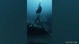 潜水女神深海曼舞 完美大长腿展示黄金比例