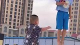 人类幼崽的满级操作，这真是又小，又菜，又爱玩啊！