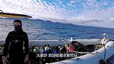 小伙在海里游泳，突然感觉肚子疼痛难忍，上岸后家人意外了
