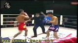 他被对手KO后不服气最后直接被打出擂台