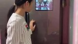 放假在家被没收手机，没事她还有冰箱