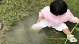 让老公带孩子出去散步，却发来这段视频，血压立马有点上升！