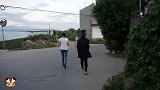 家里这是来了谁，姐妹俩忙着往回赶，见了面聊了个通宵