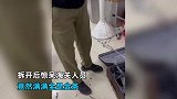 行李箱过安检显示异常，海关剪开内衬惊呆，满是金条价值1个多亿