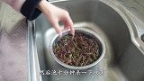 香椿别再炒鸡蛋了，教你新做法，不炒不煮，焦香酥脆又过瘾