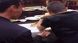 还以为桃花运来了呢，没想到是个爷们，一看你就没摸过女人的手