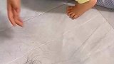 妹妹剪头发被批评，哥哥抱怀里安慰