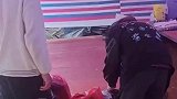 放假后的大学生三个大学生住工棚，砍甘蔗挣学费