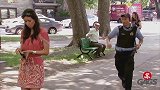美女小偷大街上调戏警察，胆子忒肥了！佩服！