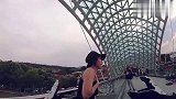 坏坏的小哥，专挑美女整蛊