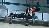 看到眼前的这一幕，狠狠地给了自己一巴掌：这是她亲弟弟
