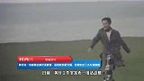 黄轩以一身西装出席晚宴，虽然吃的是火锅，但是吃出了大片氛围感