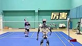 机器人陪练羽毛球，太厉害了