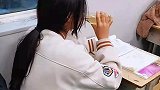 女学生喝茶养生惊呆老师，这口音怎么听着这么熟