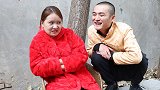 姑娘碰到傻子，问傻子几个问题，没想傻子的回答聪明绝顶