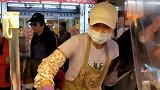 台北夜市的糯米炸真好吃，老板娘春春又漂亮，值得一吃，值得推荐