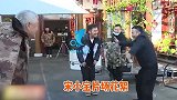 宋小宝片场唱曲走魔性小碎步，赵本山戏瘾上身边模仿边唱好欢乐