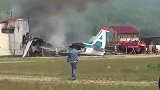俄罗斯一架客机紧急迫降 致2名飞行员遇难7人受伤