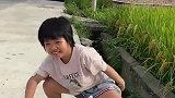 妈呀，我怎么睡在水沟旁边啊