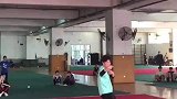 高校男生在武术课测验中，打出一套精彩醉拳