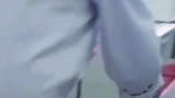 哥哥看见大夫给妹妹打针，差点拼命，有个这样的哥哥真好