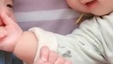 哈哈给哥哥吃手