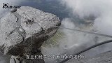 一群老外不停挑衅公牛，公牛一点也不惯着他们，这下有好戏看了