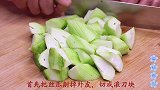 炒丝瓜不能先放油，今天才知道，教你个妙招，丝瓜不出水不发黑