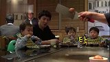 萌娃一句谢谢让众人十分感动，这孩子真是太有家教了