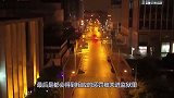 女犯人戴着脚镣，是如何更换衣服的？女狱长意外说漏嘴