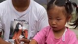 哇塞，爸爸的脸上长了好多蔬菜和水果啊