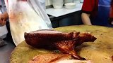 香港一大厨的快刀斩料，20秒斩半只烧鸭，你见过那么快的刀吗