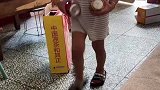 连吃带拿，还想满载而归呢，舅妈不允许