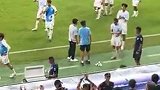 赛后国安球迷向兰州陇原竞技球员鼓掌