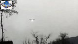 男子拍到飞行在大山里的UFO，是恶作剧还是外星人？